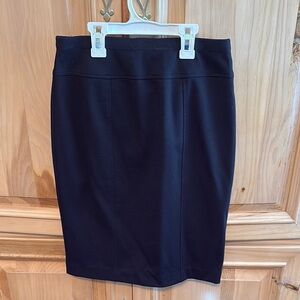 Ellen Tracy Elegant Black Pencil Skirt